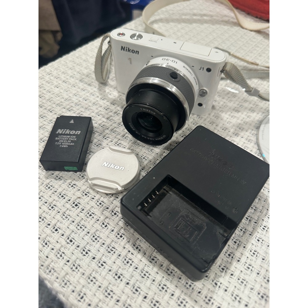 Nikon 1 J1 Mirrorless Camera White 10-30mm Lens Bundle Digicam Y2K Turns On Work